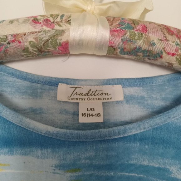 Christmas themed three quarter length sleeved top - Picture 3 of 4